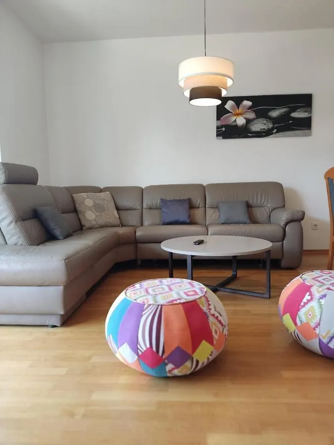 Stars - Luxury Apartment For 6 With Jacuzzi And Peaceful Apartment For 4 Near The Sea Kastela