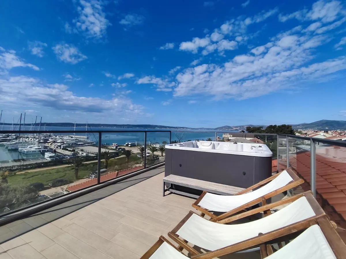 Stars - Luxury Apartment For 6 With Jacuzzi And Peaceful Apartment For 4 Near The Sea Kastela