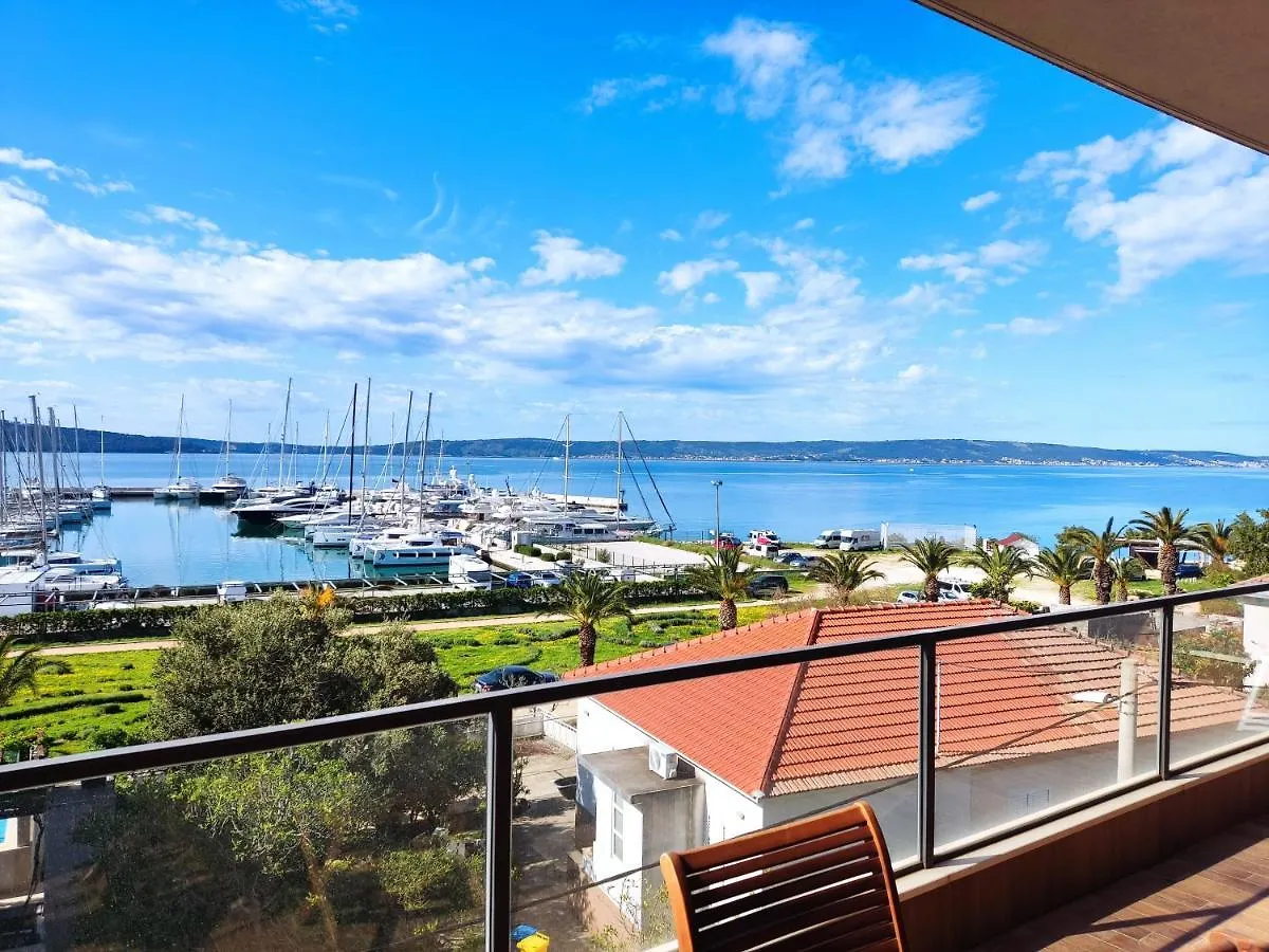 Stars - Luxury Apartment For 6 With Jacuzzi And Peaceful Apartment For 4 Near The Sea Kastela 0*,  Croatia