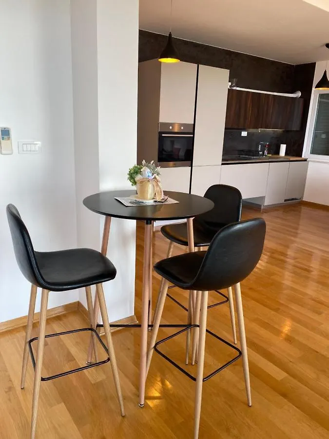 Stars - Luxury Apartment For 6 With Jacuzzi And Peaceful Apartment For 4 Near The Sea Kastela