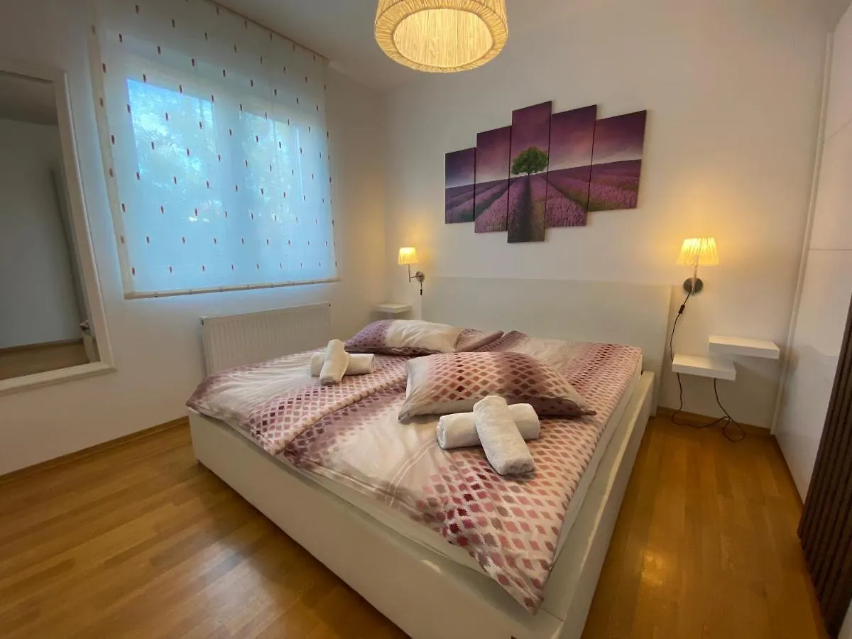 Stars - Luxury Apartment For 6 With Jacuzzi And Peaceful Apartment For 4 Near The Sea Kastela