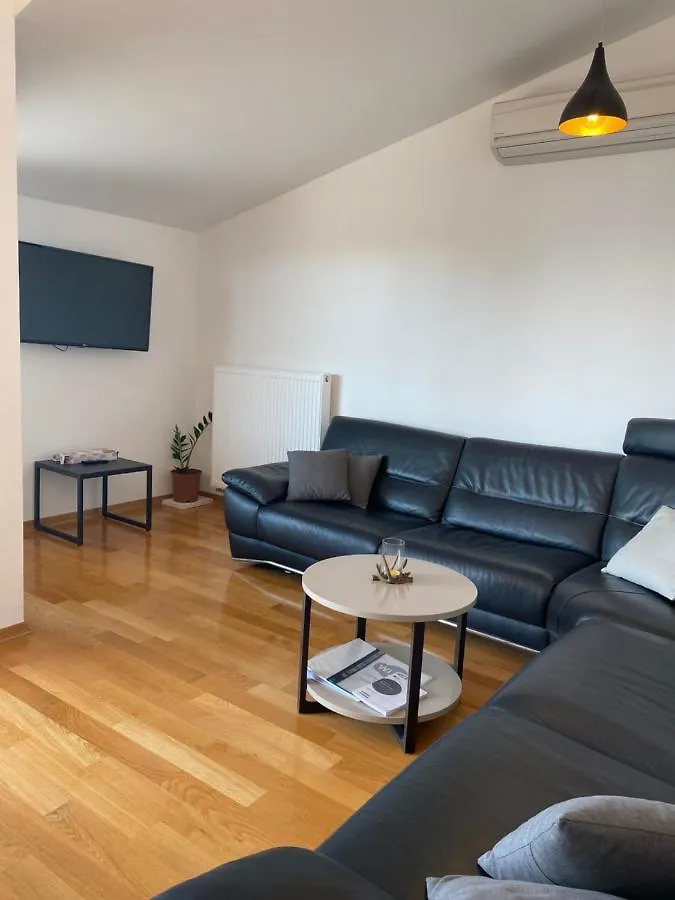 Stars - Luxury Apartment For 6 With Jacuzzi And Peaceful Apartment For 4 Near The Sea Kastela Croatia