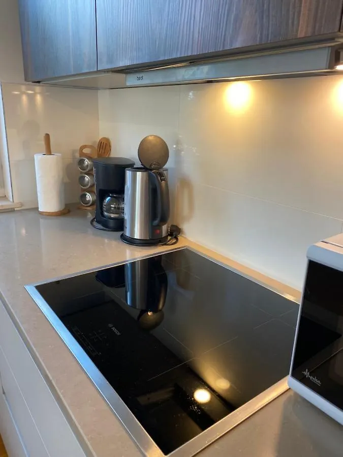 Stars - Luxury Apartment For 6 With Jacuzzi And Peaceful Apartment For 4 Near The Sea Kastela